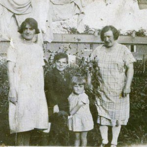 Harry Rose and family 1928