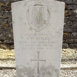 L. Curtis (Grave)