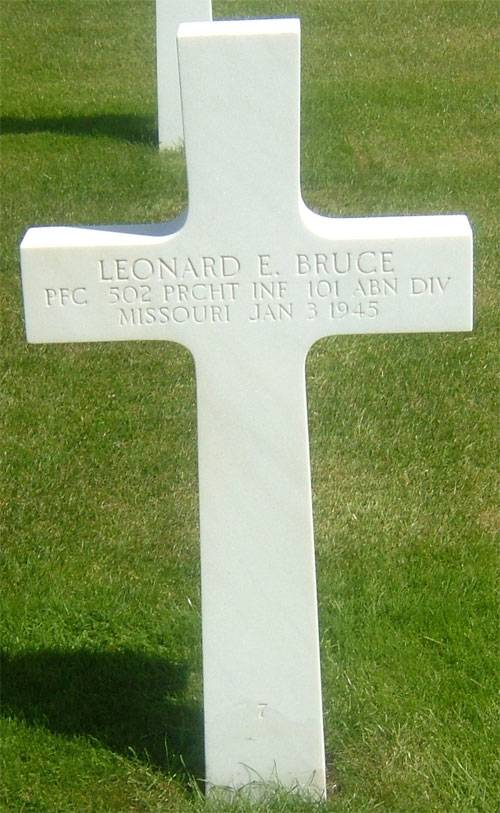 L. Bruce (grave)