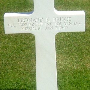 L. Bruce (grave)