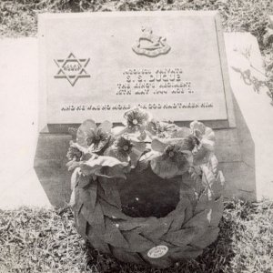 S. Duque (grave)