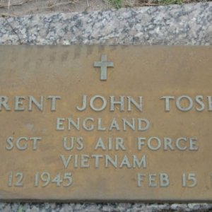 B. Tosh (grave)