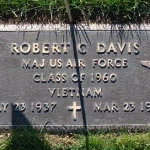 R. Davis (grave)