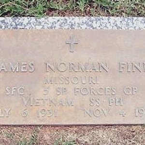 J. Finn (grave)