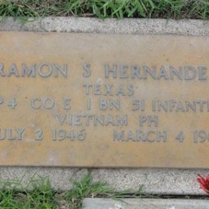 R. Hernandez (grave)