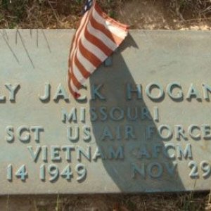B. Hogan (grave)
