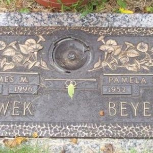 J. Lewek (grave)