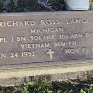 R. Lange (grave)
