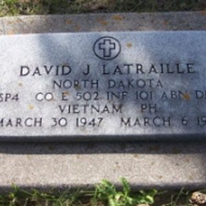 D. Latraille (grave)