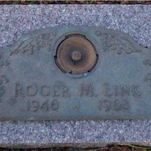 R. Link (grave)