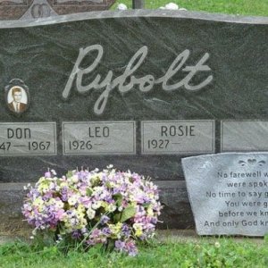 D. Rybolt (grave)