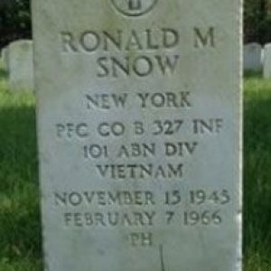 R. Snow (grave)