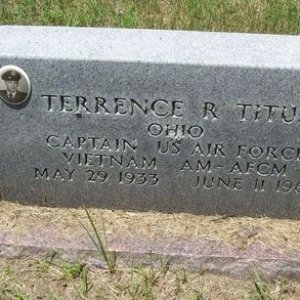 T. Titus (grave)