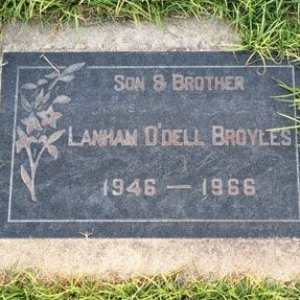 L. Broyles (grave)