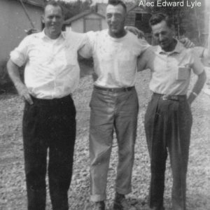 T. Kinch (centre)