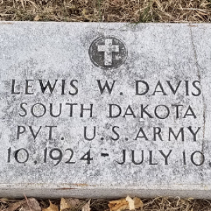 L. Davis (grave)