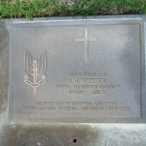 J.M. Kieszek (Grave)