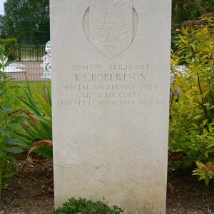 K. Robertson (Grave)