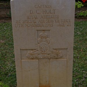 D. Holt (Grave)