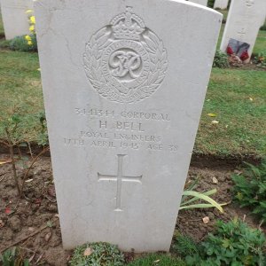 H. Bell (Grave)