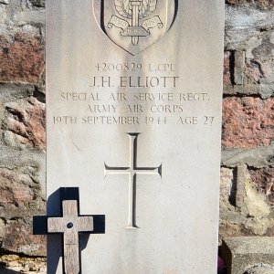 J. Elliott (Grave)