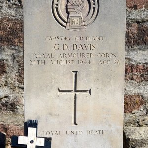 G. Davis (Grave)