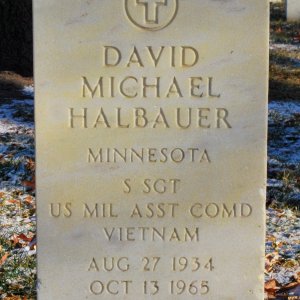 D. Halbauer (Grave)