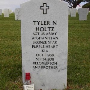 T. Holtz (Grave)