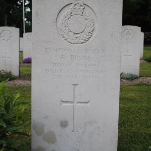 R. Binns (Grave)