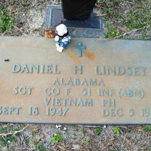 D. Lindsey (Grave)