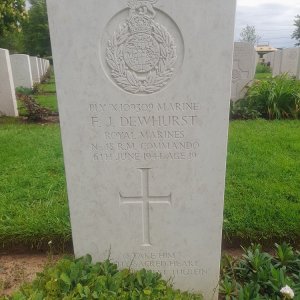 F. Dewhurst (Grave)