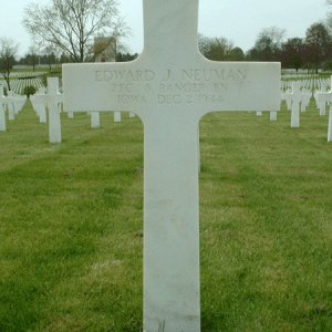 E. Neuman (Grave)