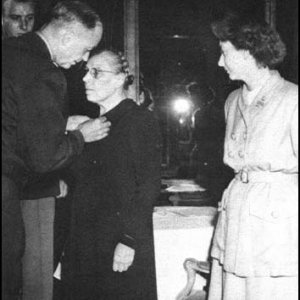 M.L. Dissard (centre)