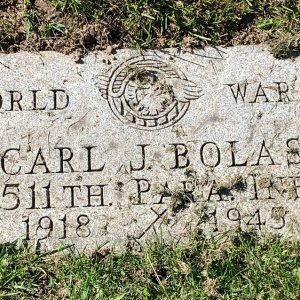 C. Bolas (Grave)