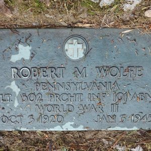 R. Wolfe (Grave)