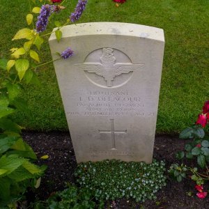 L. Delacour (Grave)