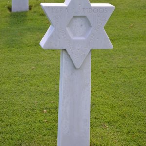 E. Lapidoos (Grave)