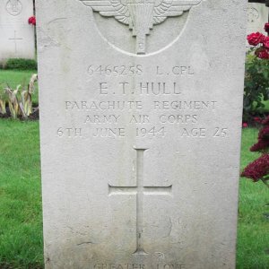 E. Hull (Grave)