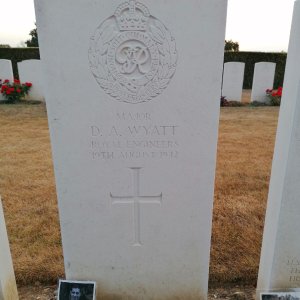 D. Wyatt (Grave)