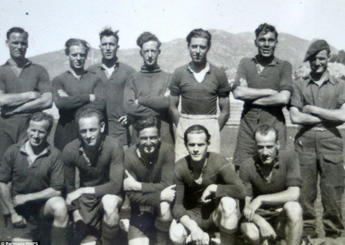 2 SAS football team 1945