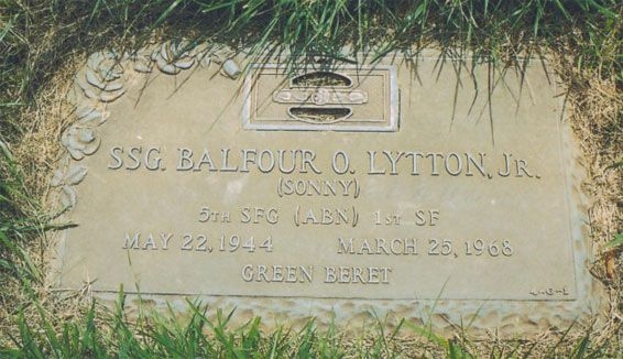 B. Lytton (grave)