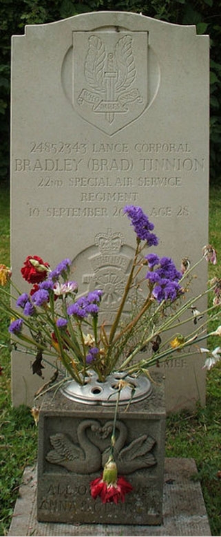 B. Tinnion (grave)