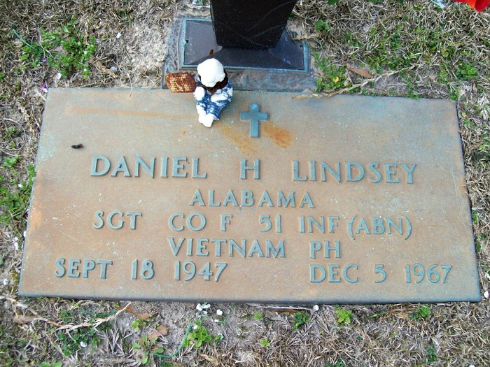 D. Lindsey (Grave)