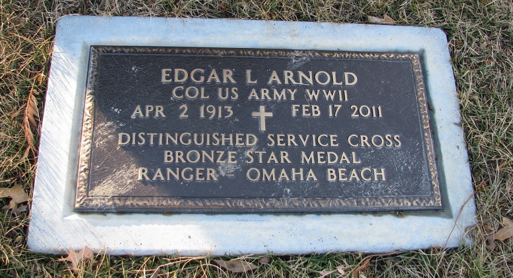 E. Arnold (Grave)