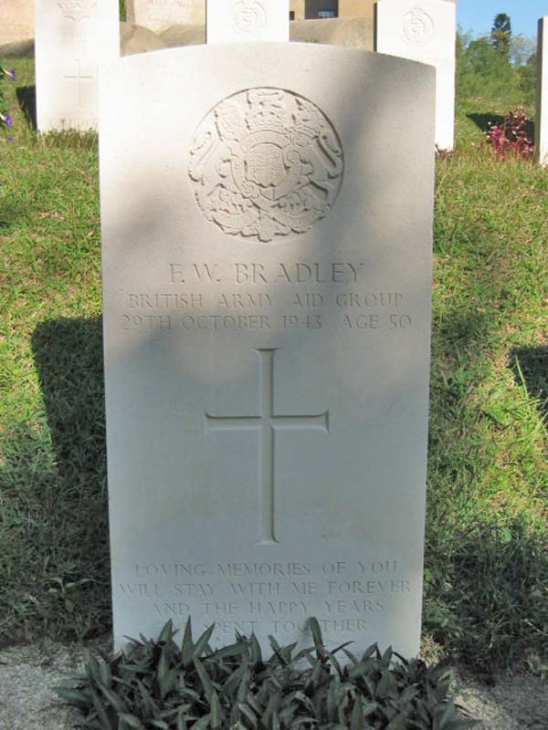 E. Bradley (Grave)
