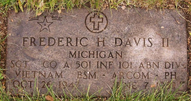 F. Davis (grave)