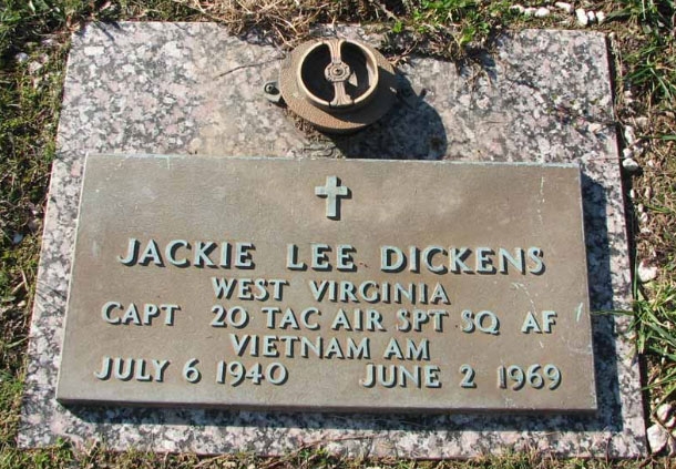 J. Dickens (grave)