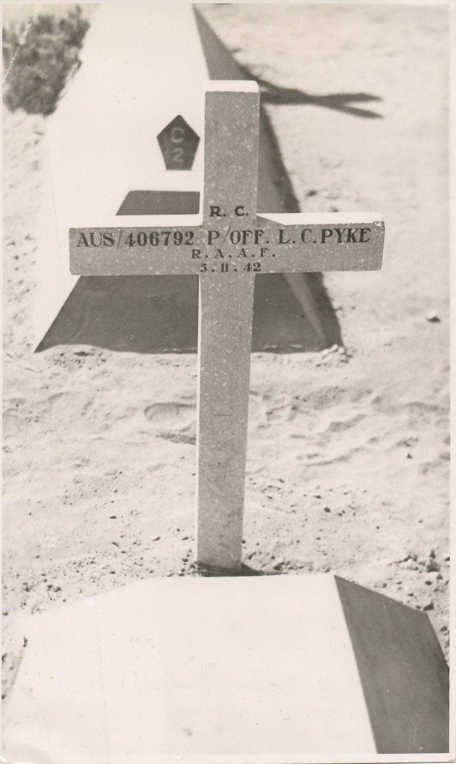 L. Pyke (Grave)
