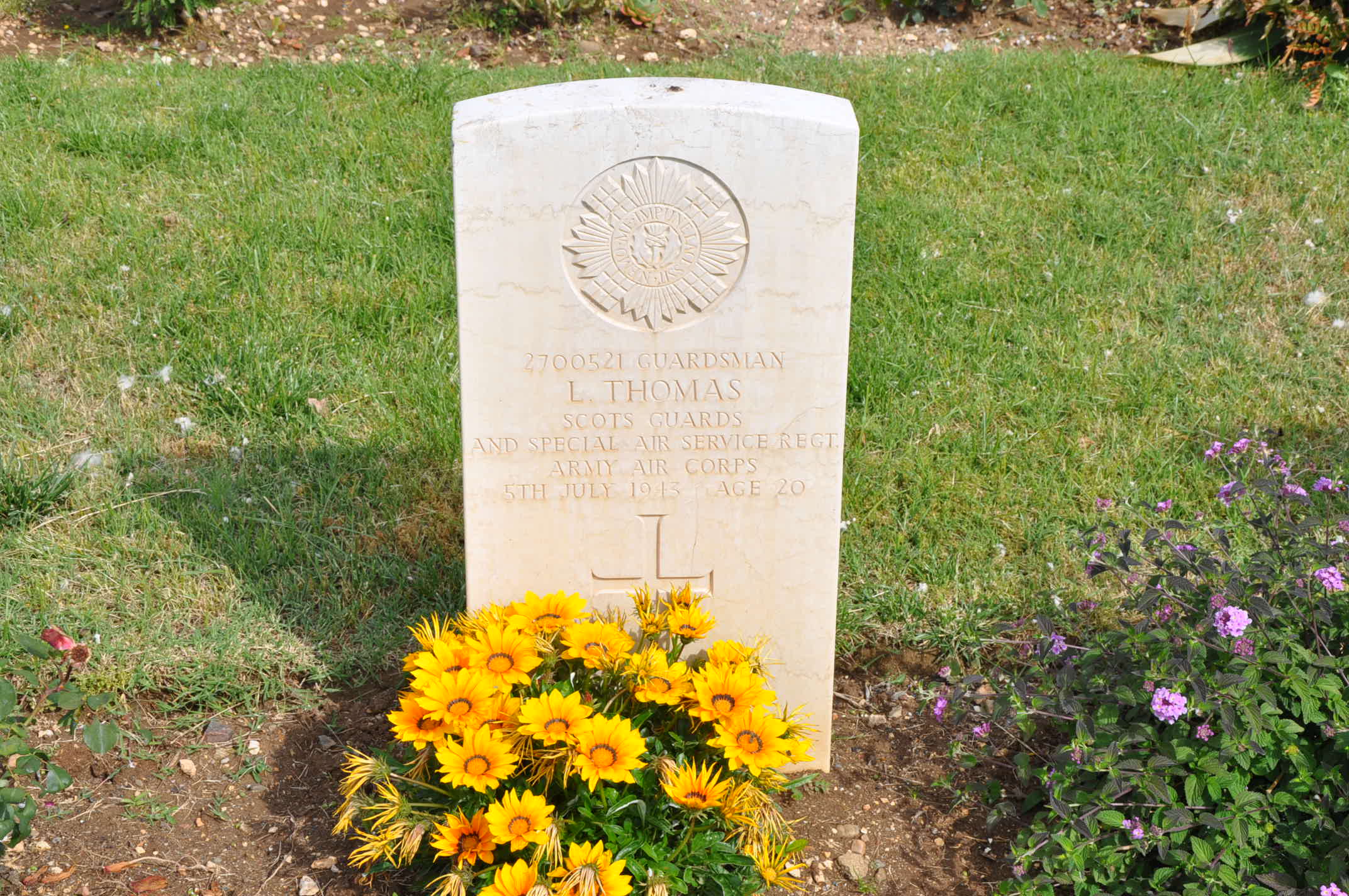 L. Thomas (Grave)