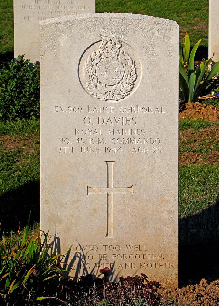 O. Davies (Grave)